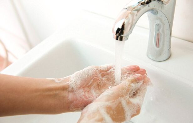Lavarse as mans para evitar a infección por vermes